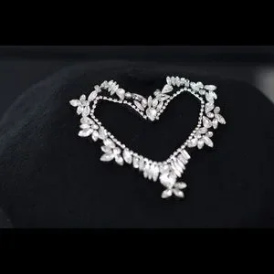 New Black Heart Rhinestones woolen Beautiful casual British painters beret hat 2024 Winter Women Wool Beret Love Heart Rhinestone British  main image 3